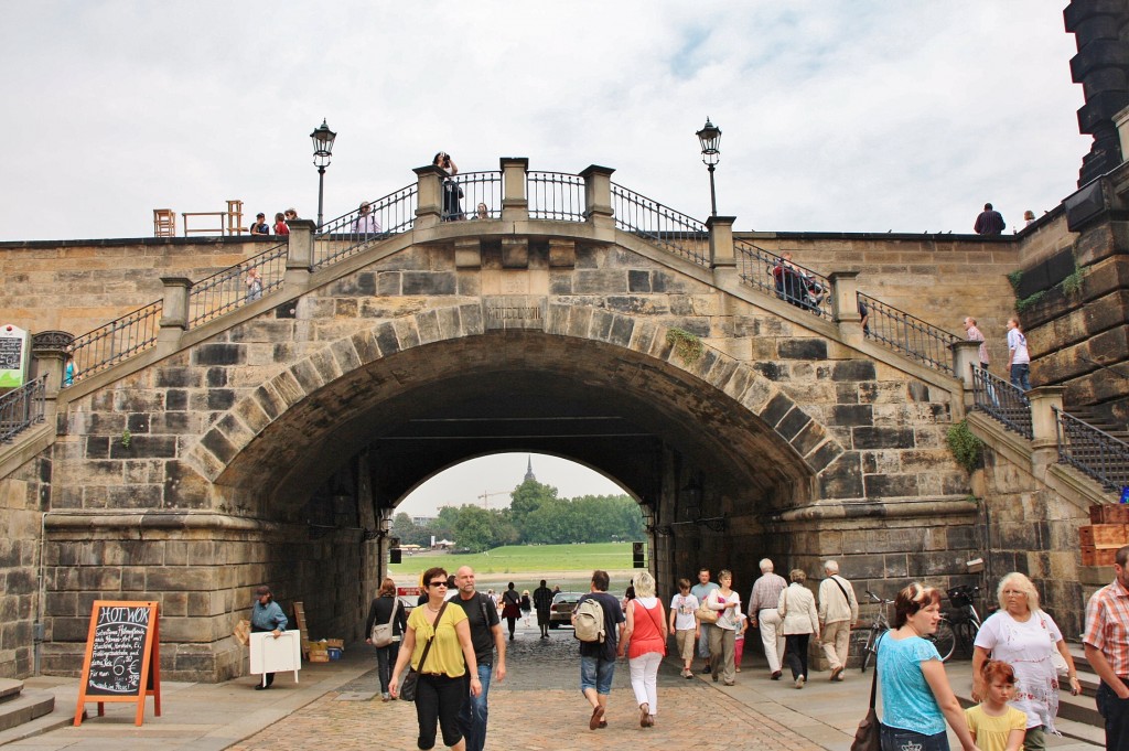 Foto: Puerta al rio Elba - Dresden (Saxony), Alemania