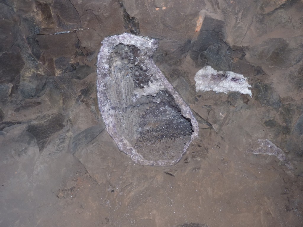 Foto: Minas de piedras semipreciosas. - Wanda (Misiones), Argentina