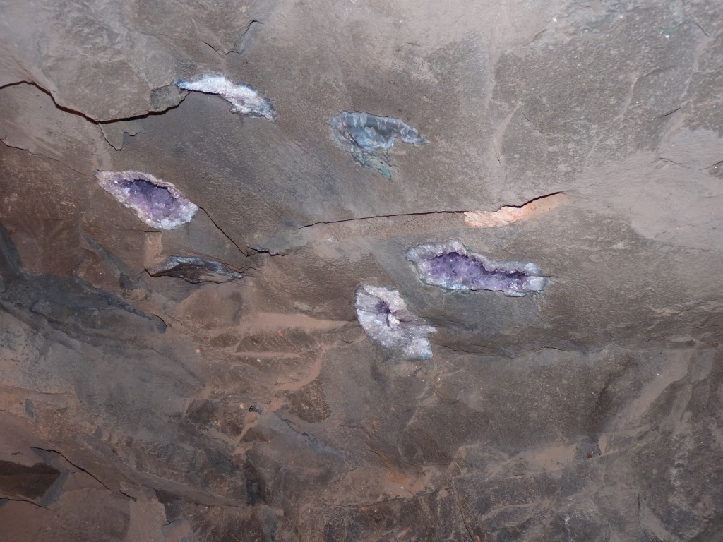 Foto: Minas de piedras semipreciosas. - Wanda (Misiones), Argentina