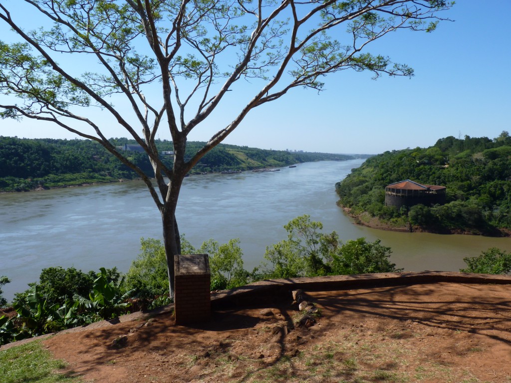 Foto: Hito Tres Fronteras - Puerto Iguazú (Misiones), Argentina