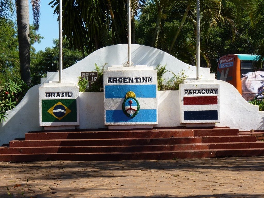 Foto: Hito Tres Fronteras - Puerto Iguazú (Misiones), Argentina