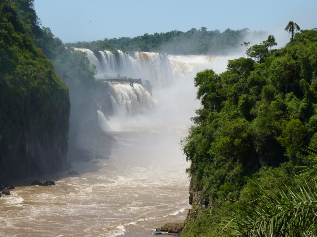Foto: Saltos en panorámica. - Cataratas del Iguazú (Misiones), Argentina