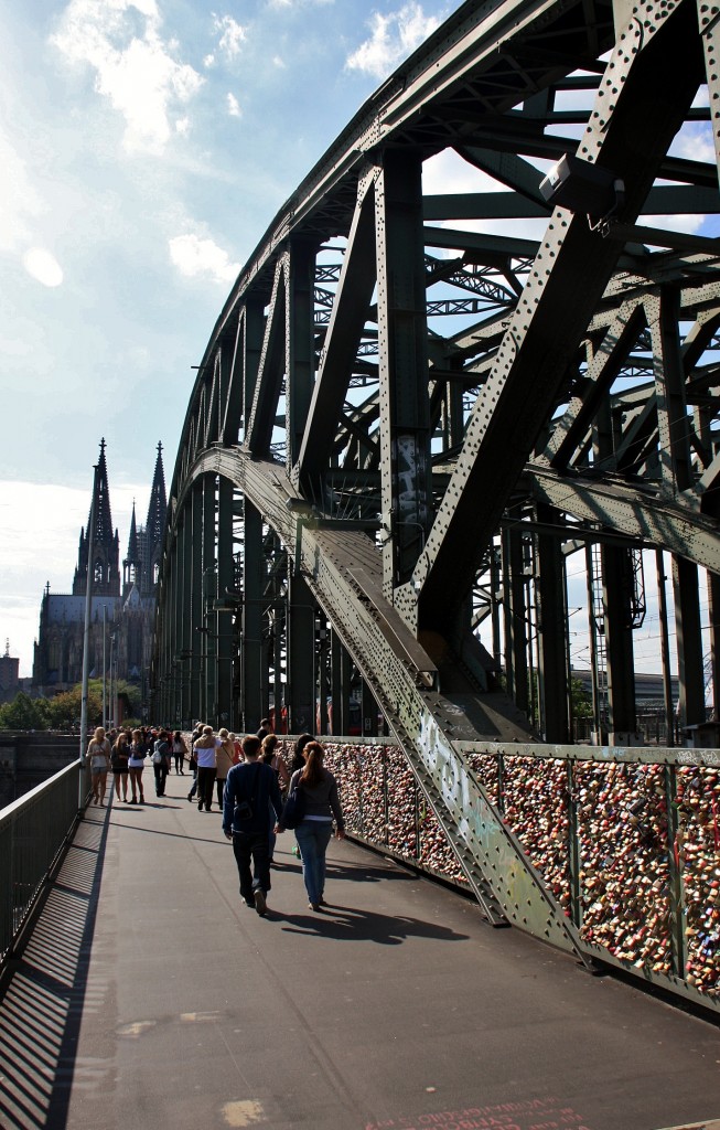 Foto: Puente sobre el Rhein - Köln (Colonia) (North Rhine-Westphalia), Alemania