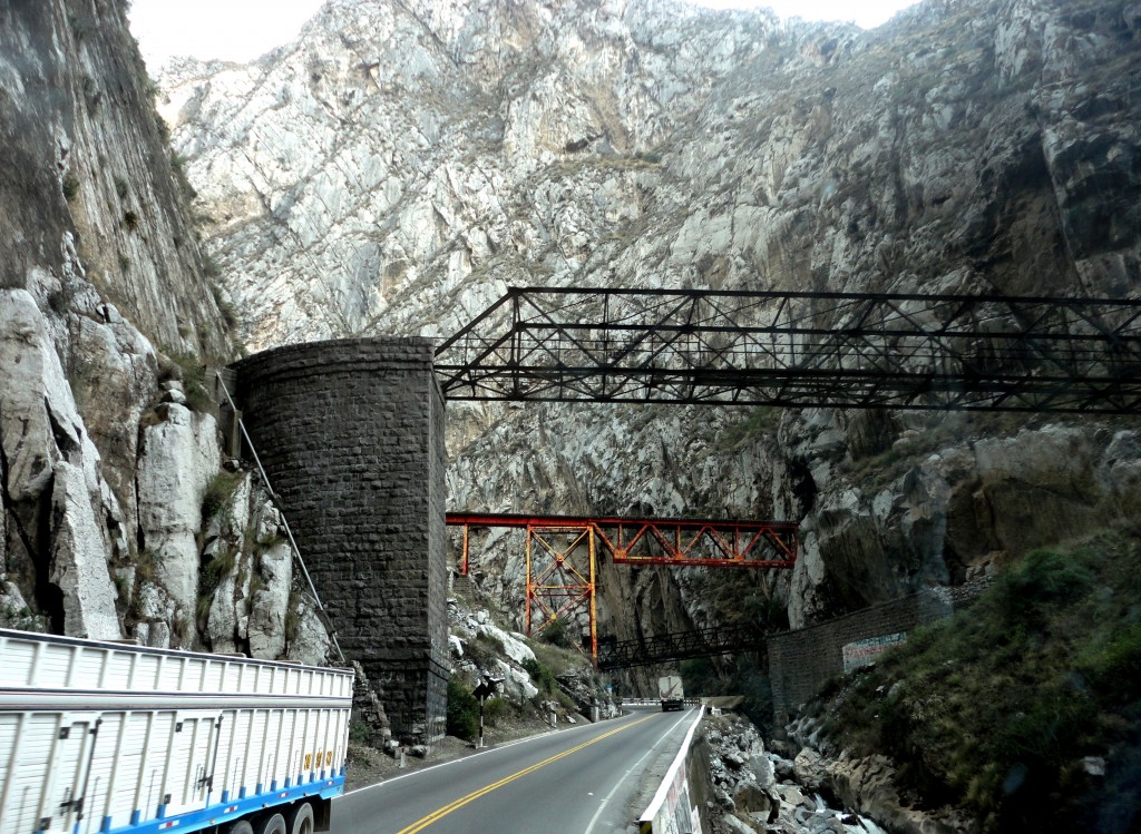 Foto: Complejo Vial En Los Andes - Matucana (Lima), Perú