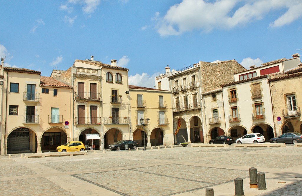 Foto: Plaza Mayor - Amer (Girona), España