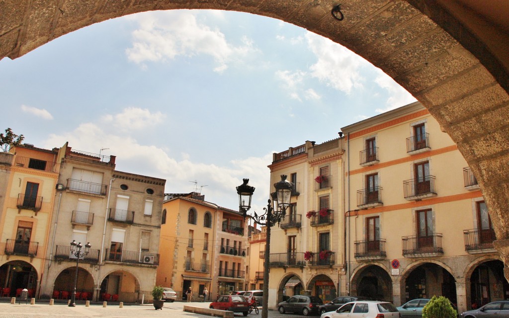 Foto: Plaza Mayor - Amer (Girona), España