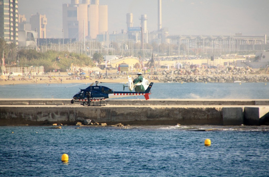 Foto: Helicoptero en el espigón - Barcelona (Cataluña), España