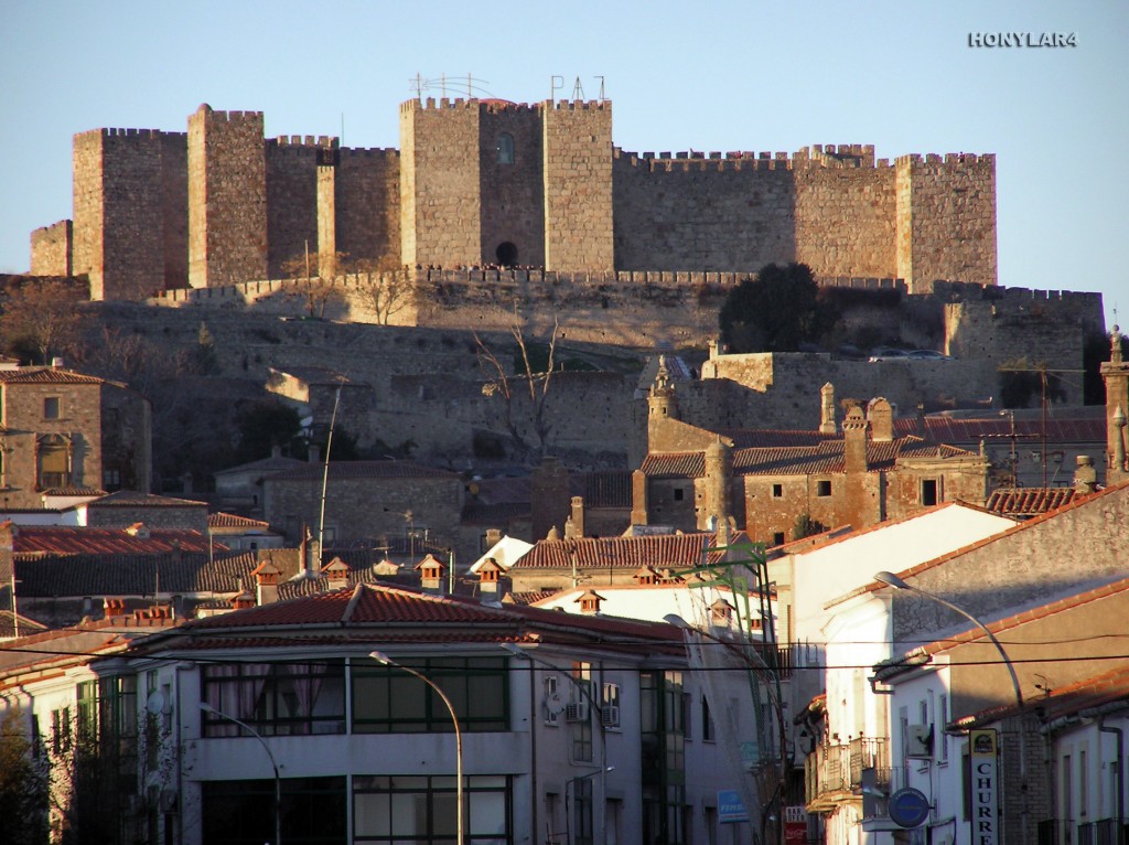 Foto: * PANORAMICA GENERAL DEL CASTILLO DEL SIGLO IX-XII - Trujillo (Cáceres), España