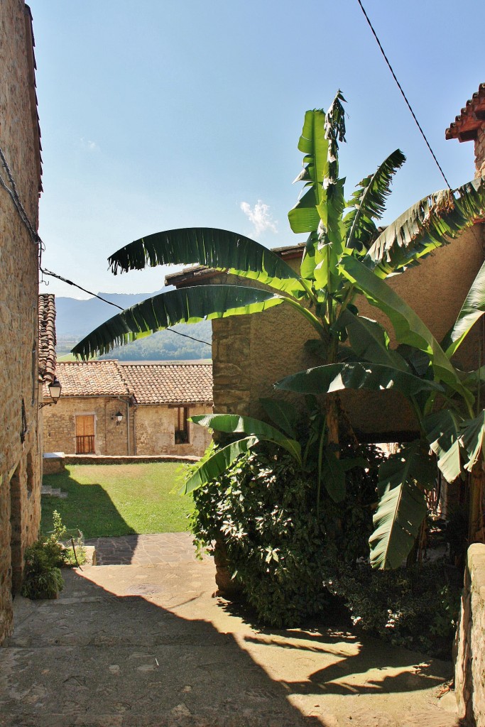 Foto: Vista del pueblo - El Mallol (La Vall d´en Bas) (Girona), España