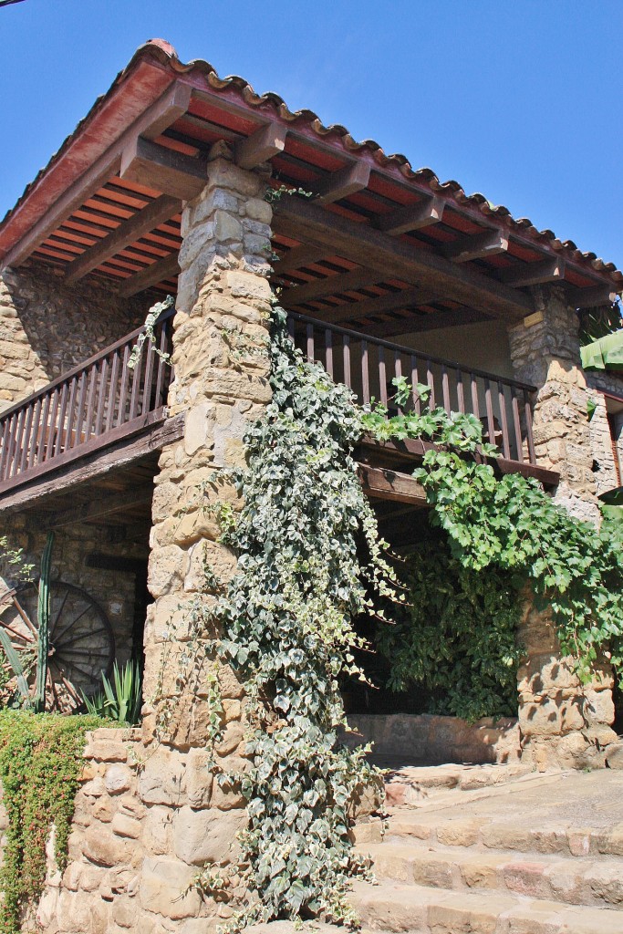 Foto: Vista del pueblo - El Mallol (La Vall d´en Bas) (Girona), España