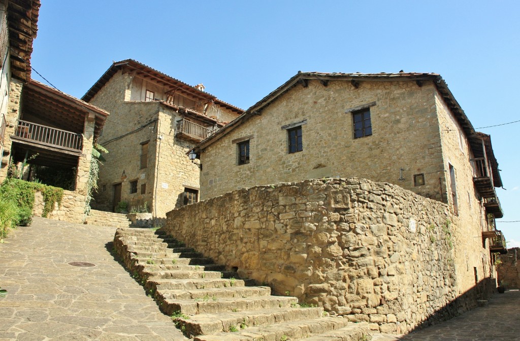 Foto: Vista del pueblo - El Mallol (La Vall d´en Bas) (Girona), España