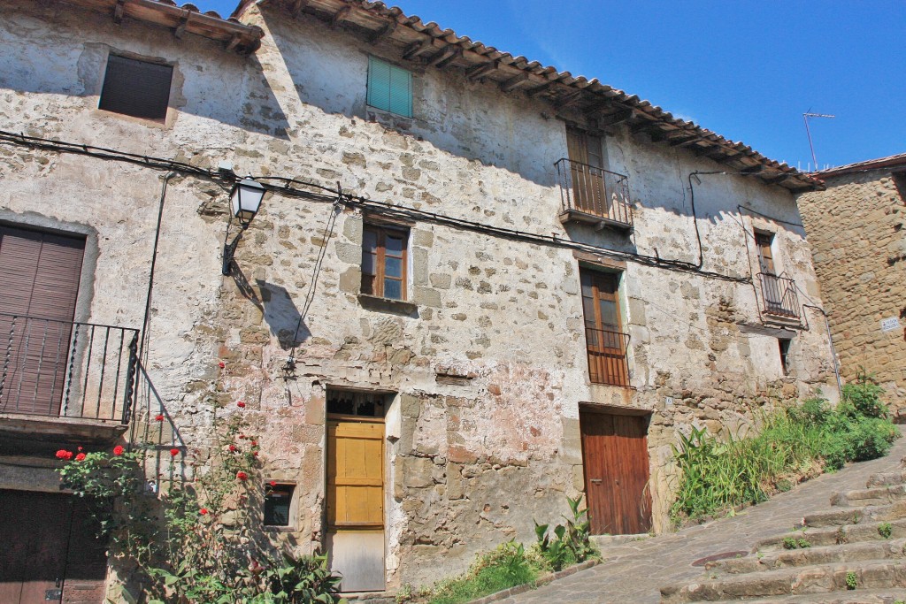 Foto: Vista del pueblo - El Mallol (La Vall d´en Bas) (Girona), España