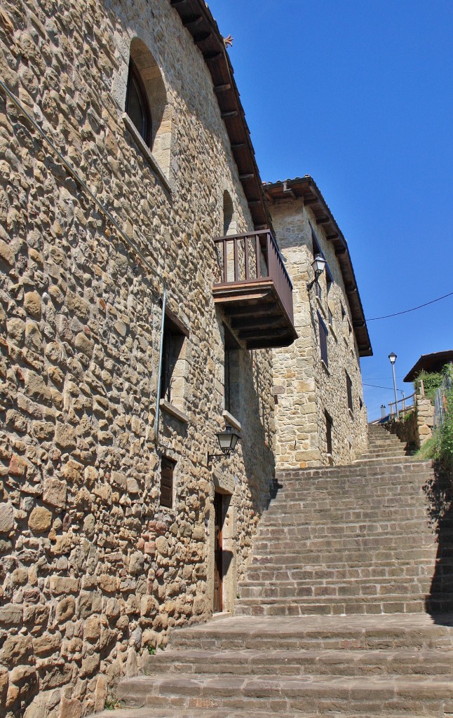 Foto: Vista del pueblo - El Mallol (La Vall d´en Bas) (Girona), España