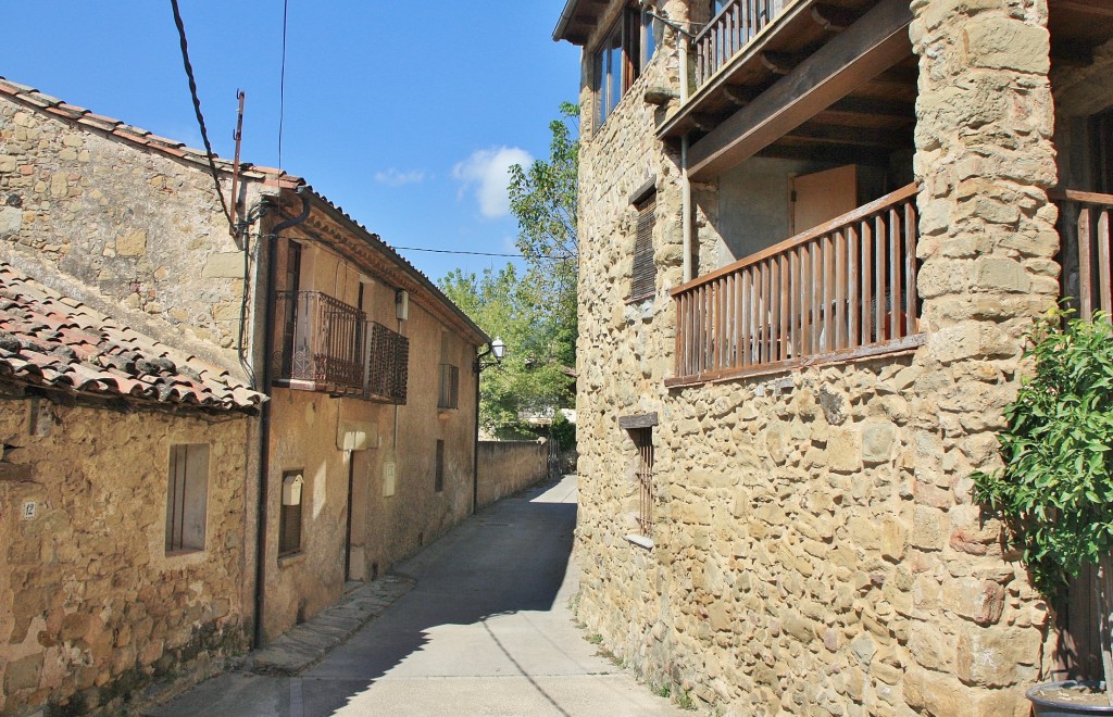 Foto: Vista del pueblo - El Mallol (La Vall d´en Bas) (Girona), España