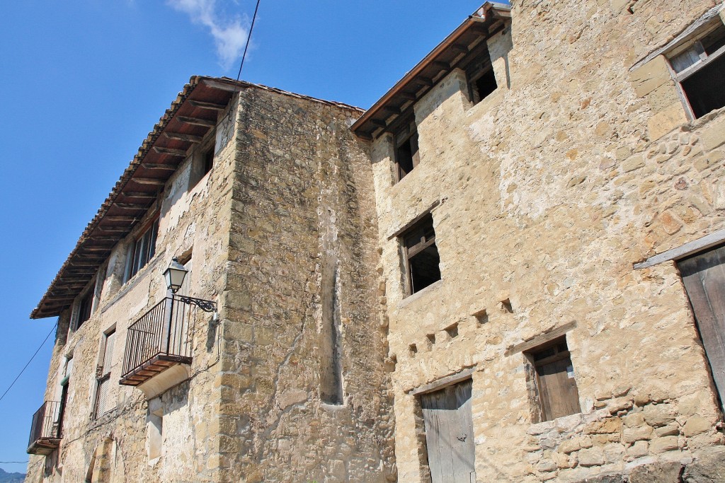 Foto: Vista del pueblo - El Mallol (La Vall d´en Bas) (Girona), España