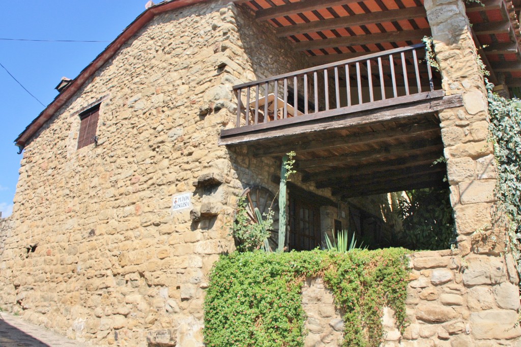 Foto: Vista del pueblo - El Mallol (La Vall d´en Bas) (Girona), España