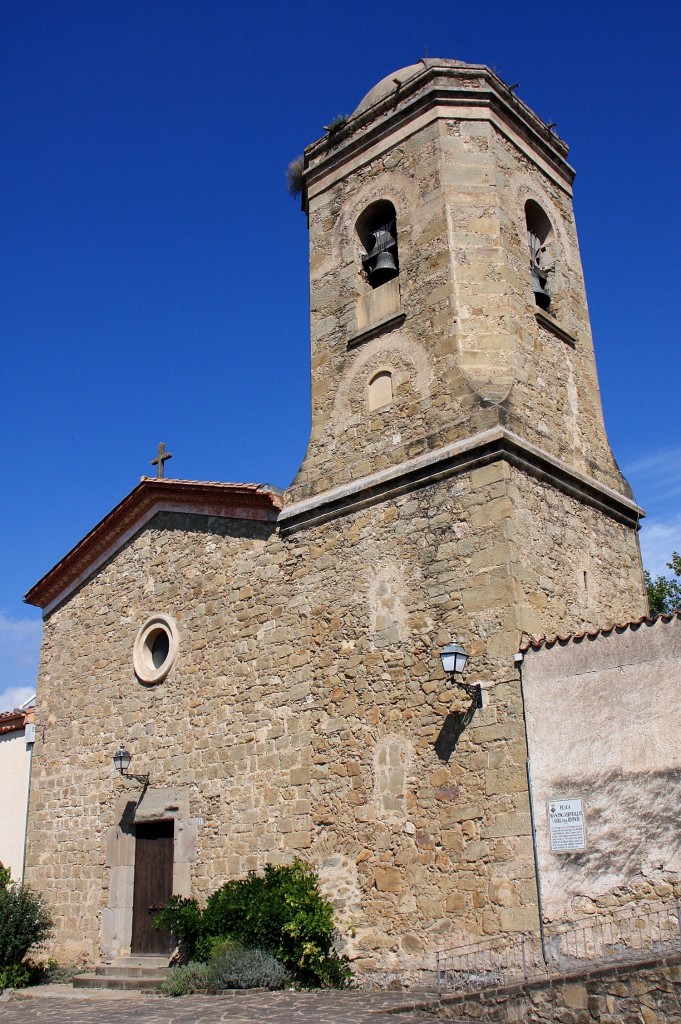 Foto: Iglesia de Sant Bartomeu - El Mallol (La Vall d´en Bas) (Girona), España