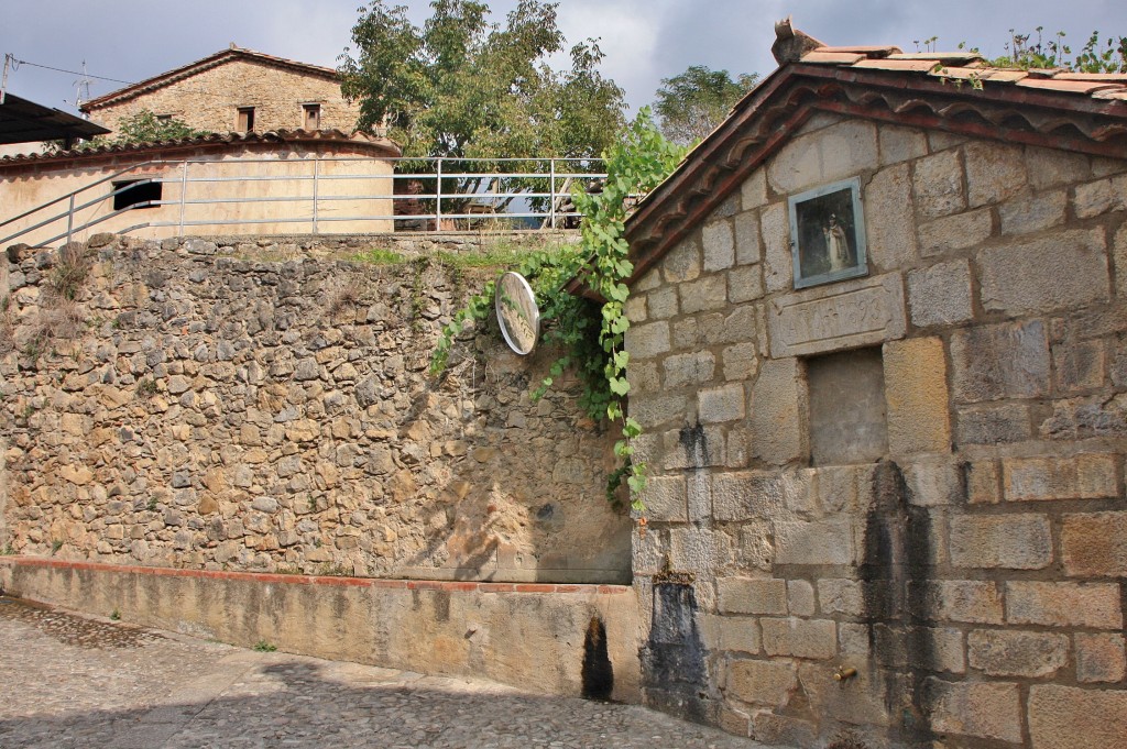Foto: Vista del pueblo - Oix (Girona), España