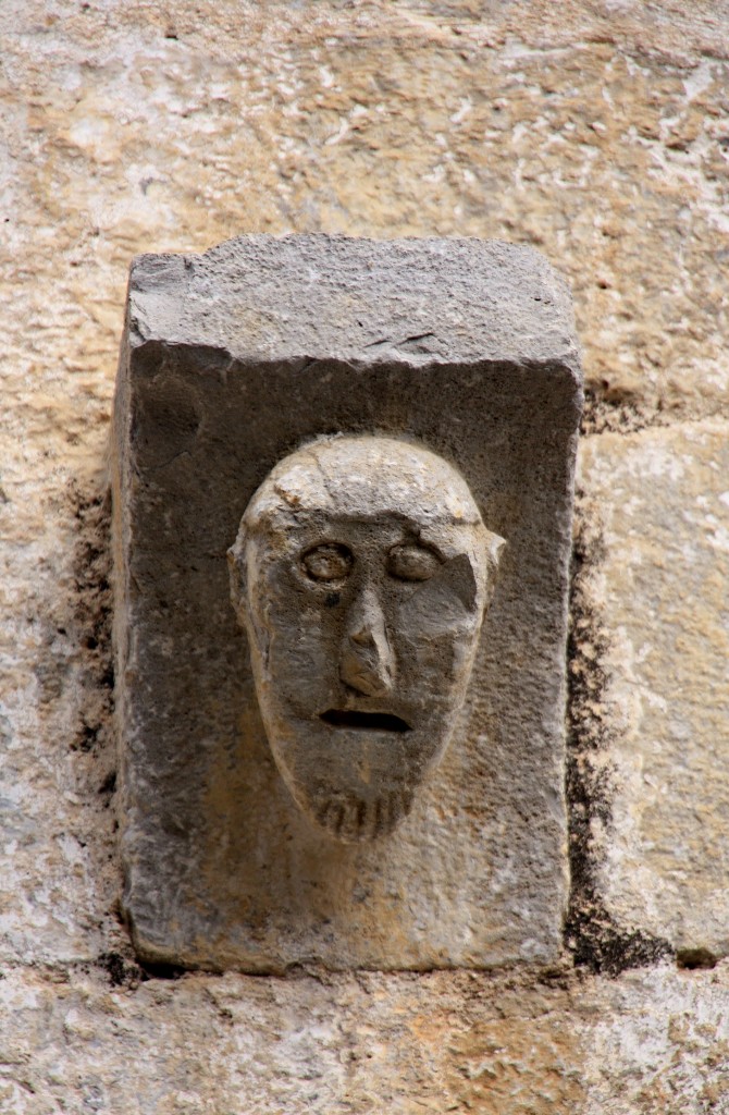 Foto: Detalle en la iglesia - Oix (Girona), España