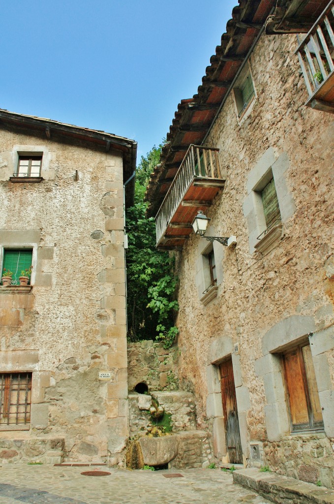 Foto: Recinto medieval - Sant Privat d´en Bas (La Vall d´en Bas) (Girona), España