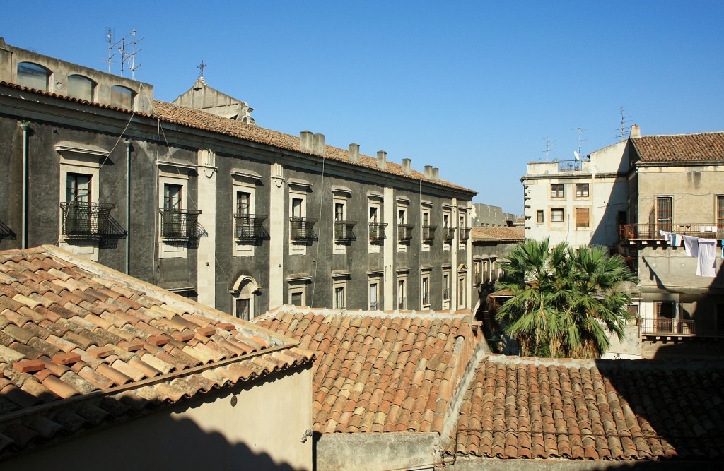 Foto: Edificios sobre el Teatro Romano - Catania (Sicily), Italia