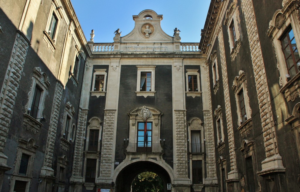 Foto: Puerta en la muralla - Catania (Sicily), Italia