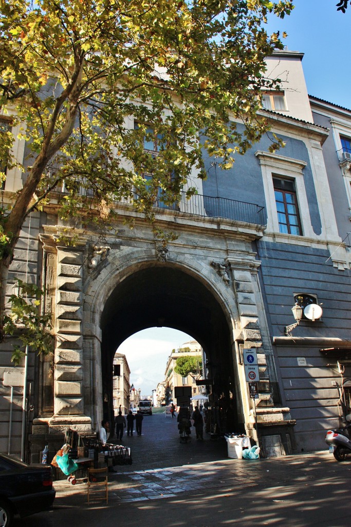Foto: Puerta en la muralla - Catania (Sicily), Italia