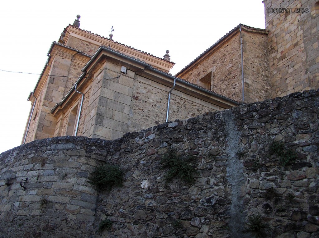 Foto: * IGLESIA CASTILLO DE SANTA MARIA DE AGUAS VIVAS - Hervas (Cáceres), España