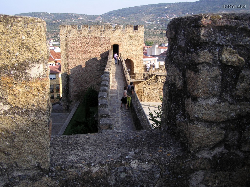 Foto: * MURALLAS Y TORRE LUCIA DEL SIGLO XIII - Plasencia (Cáceres), España