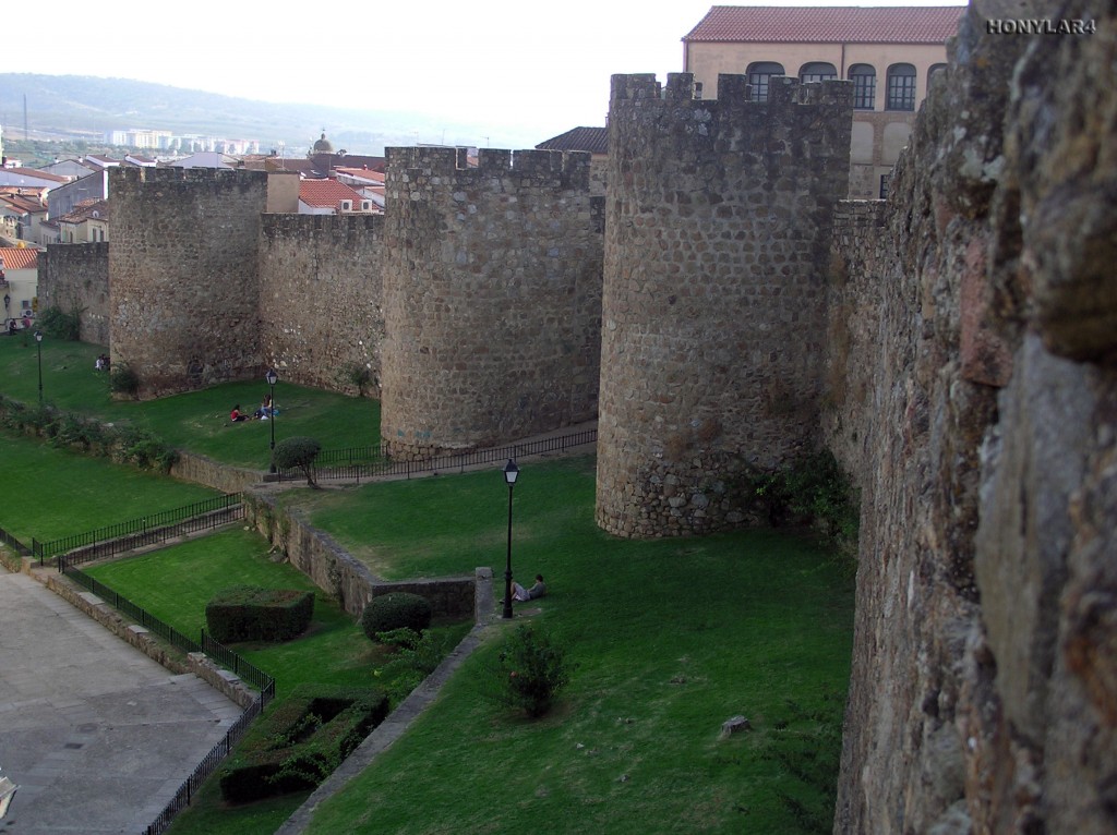 Foto: * MURALLAS DEL SIGLO XIII - Plasencia (Cáceres), España