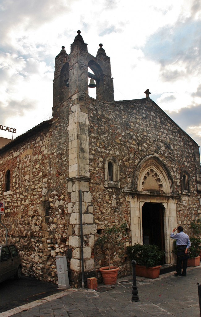 Foto: Iglesia fuera de la muralla - Taormina (Sicily), Italia