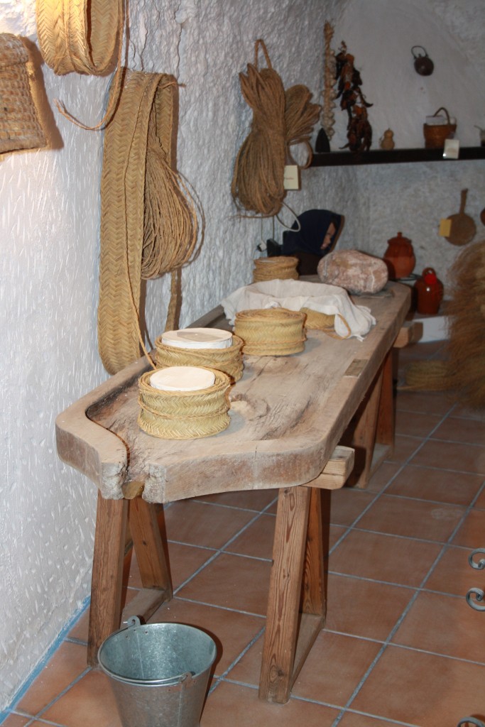 Foto: Utensilios para hacer queso. "Museo del Esparto" de El Romeral - El Romeral (Toledo), España
