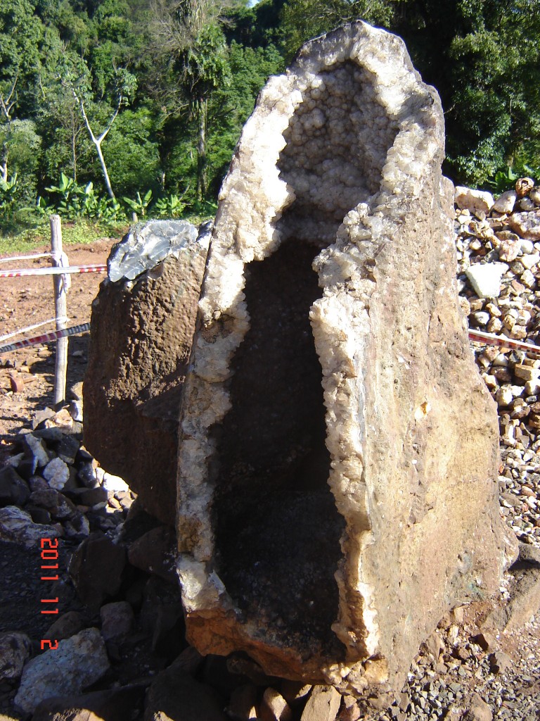 Foto: Mina de piedras semi preciosas - Wanda (Misiones), Argentina