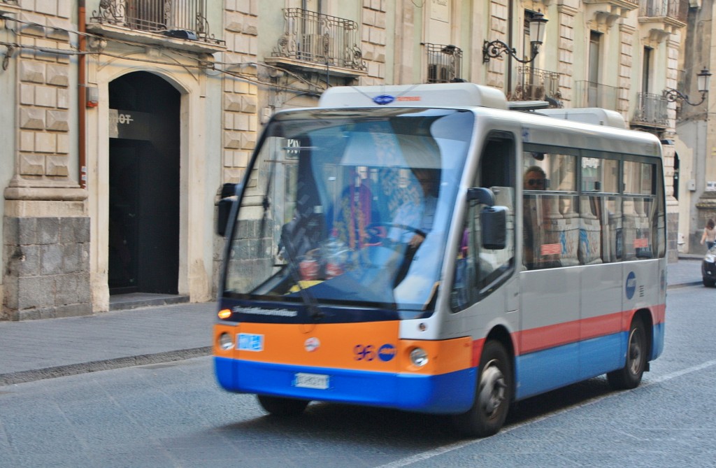 Foto: Autobús eléctrico - Catania (Sicily), Italia