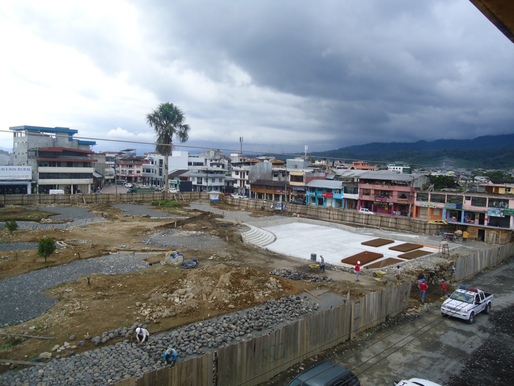 Foto: Parque 12 de Mayo en construcción - Puyo (Pastaza), Ecuador