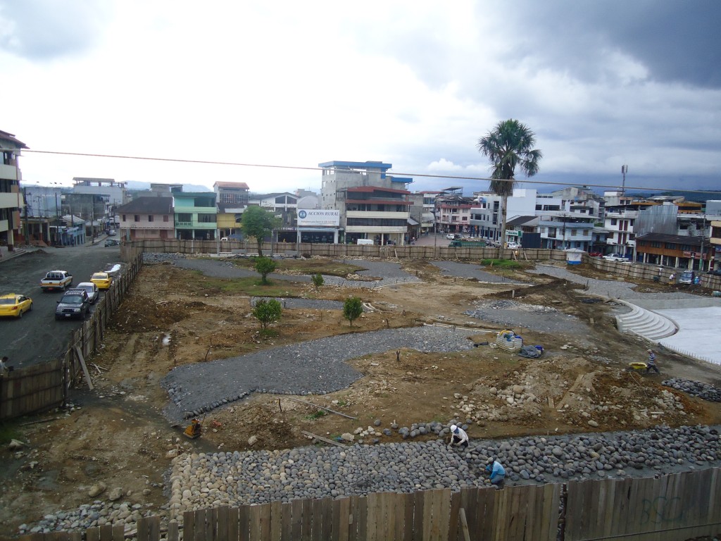 Foto: Parque 12 de Mayo en construcción - Puyo (Pastaza), Ecuador