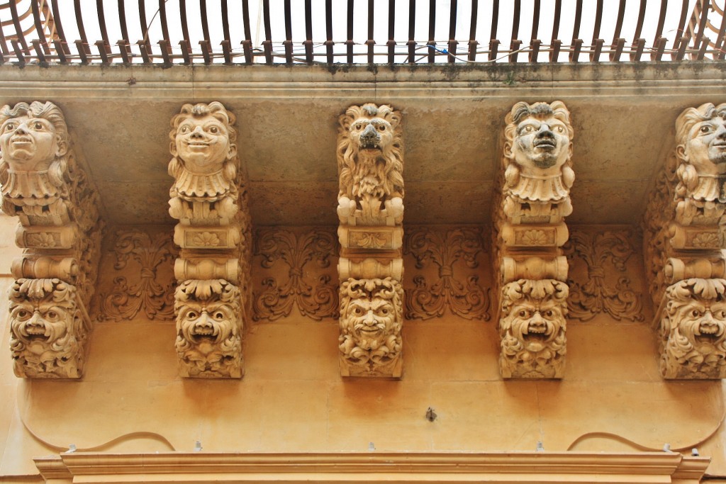 Foto: Ménsulas - Noto (Sicily), Italia