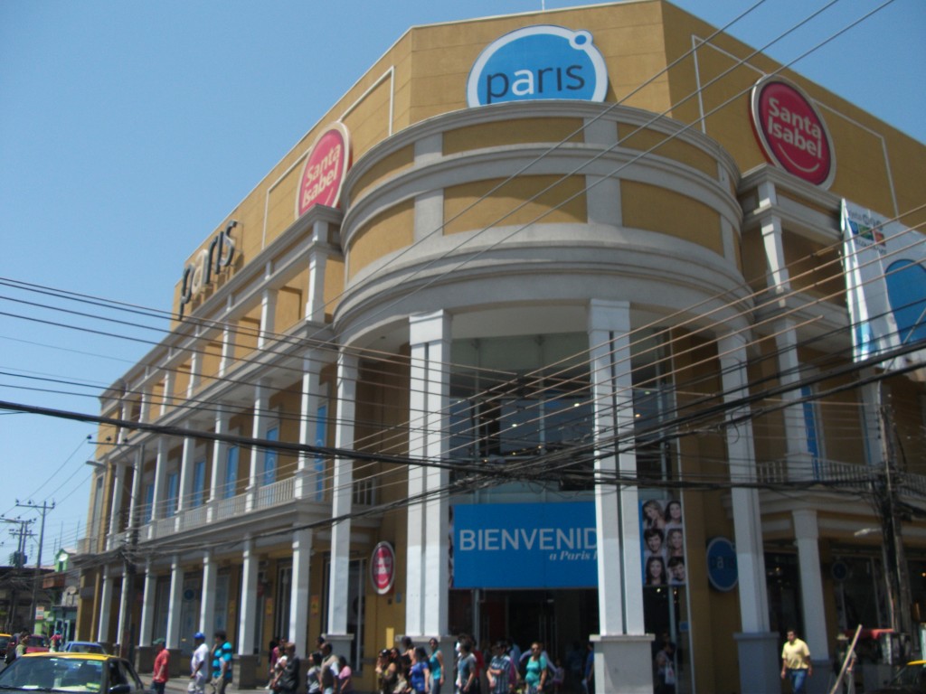 Foto: Tienda Retail París y Supermercado Santa Isabel Iquique - Iquique (Tarapacá), Chile