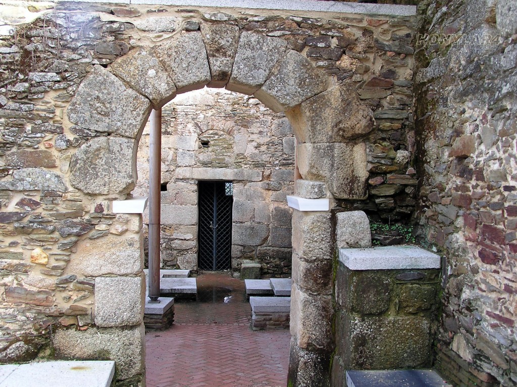 Foto: * BASILICA DE SANTA LUCIA DEL TRAMPAL - Alcuescar (Cáceres), España