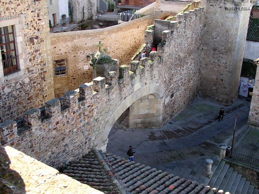 Foto: * ARCO DE LA ESTRELLA DEL SIGLO XVII - Caceres (Cáceres), España