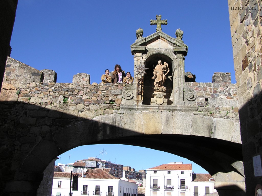 Foto: * ARCO DE LA ESTRELLA DEL SIGLO XVII - Caceres (Cáceres), España