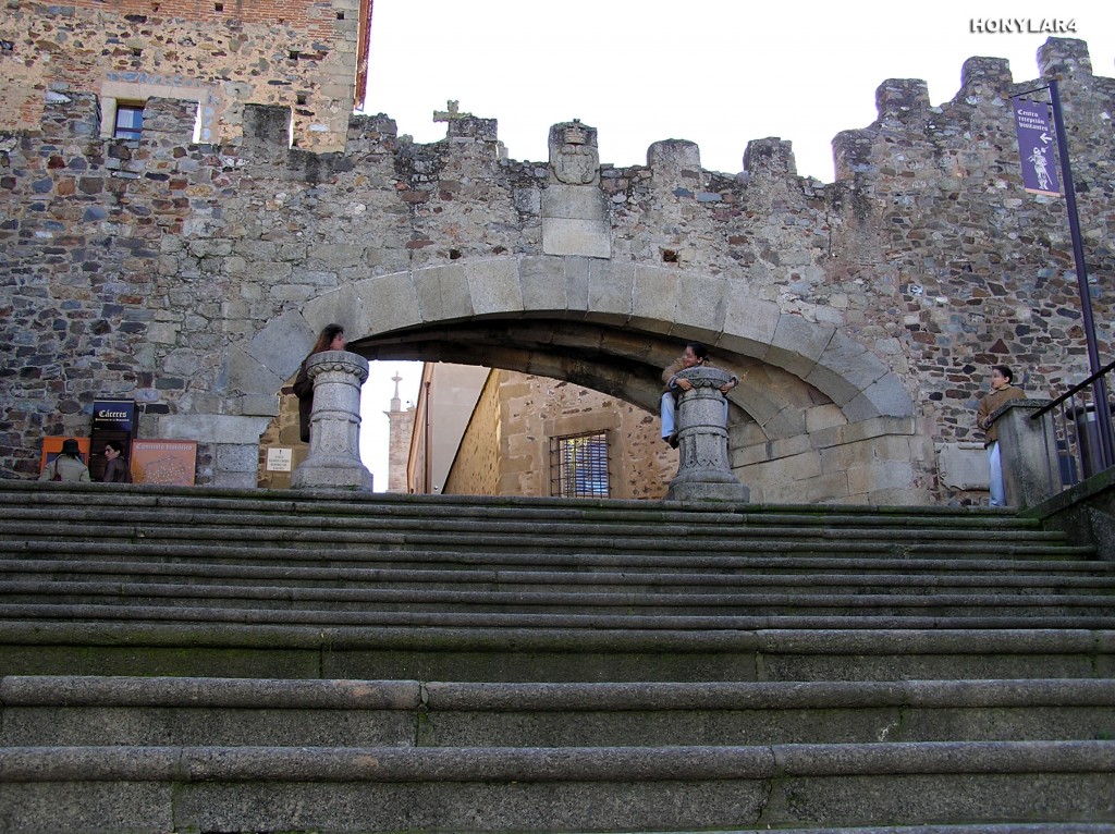 Foto: * ARCO DE LA ESTRELLA DEL SIGLO XVII - Caceres (Cáceres), España