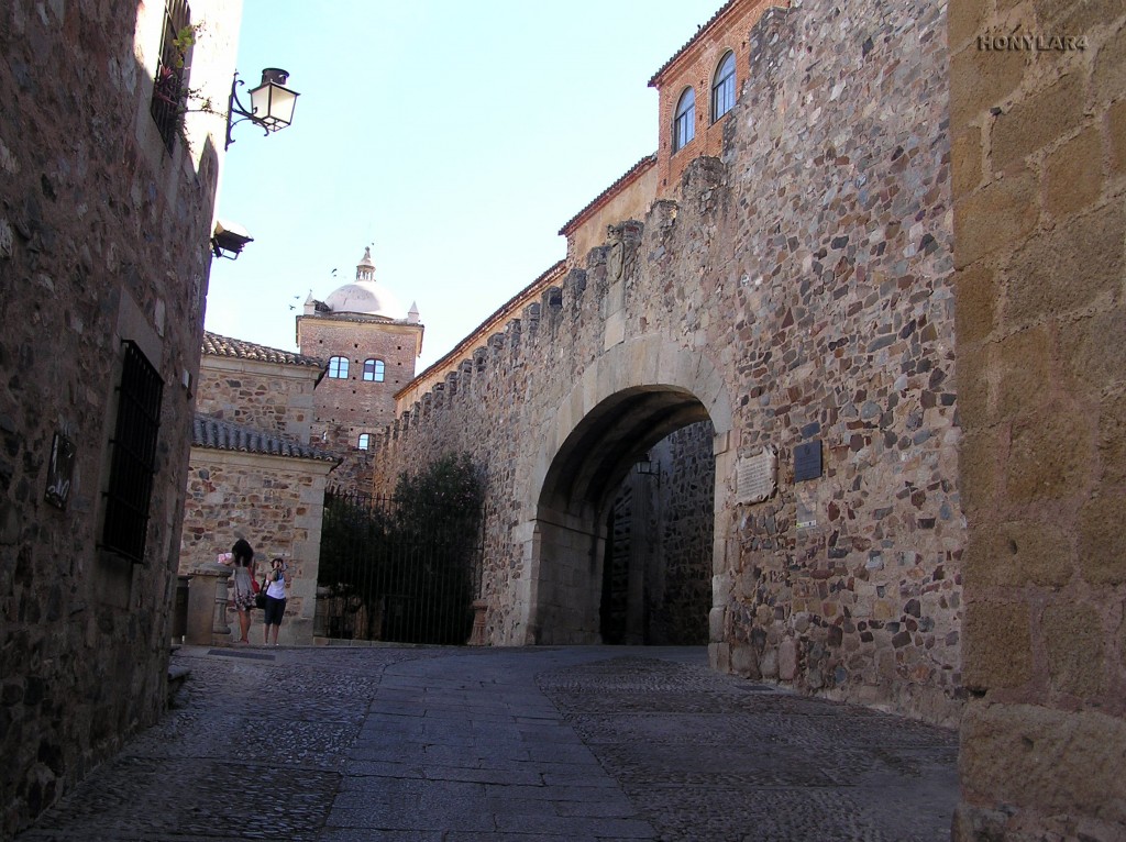 Foto: * ARCO DE LA ESTRELLA DEL SIGLO XVII - Caceres (Cáceres), España