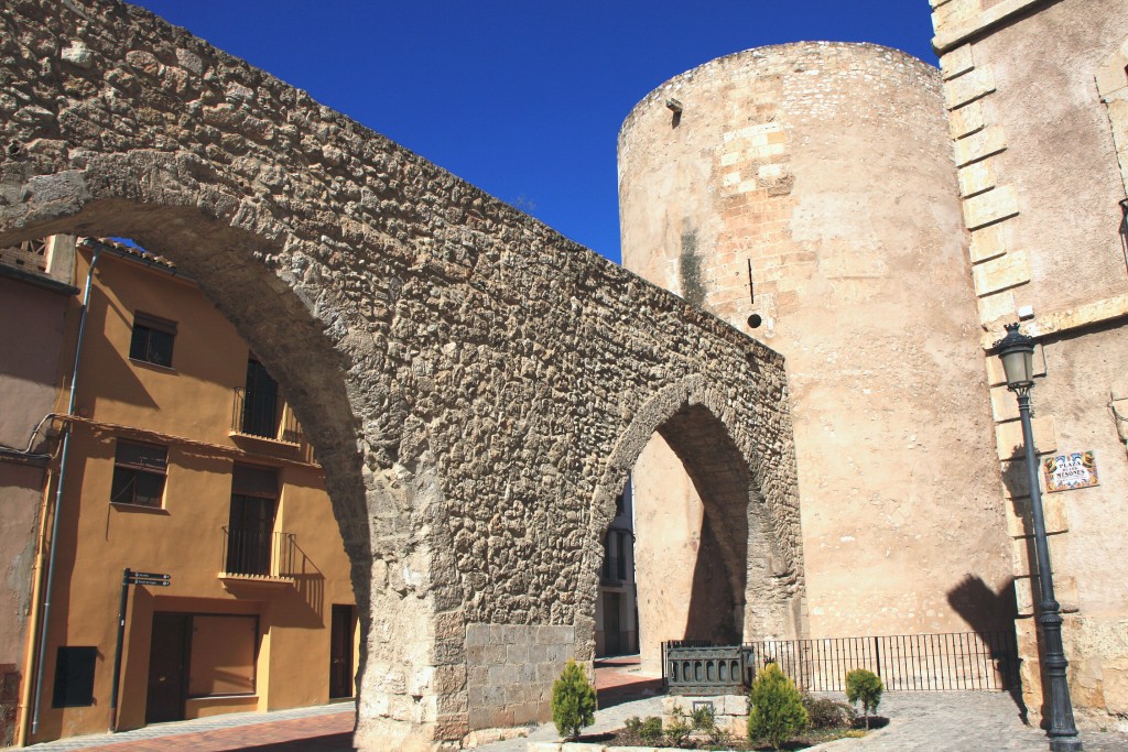 Foto: Acueducto y torre medieval - Segorbe (Castelló), España