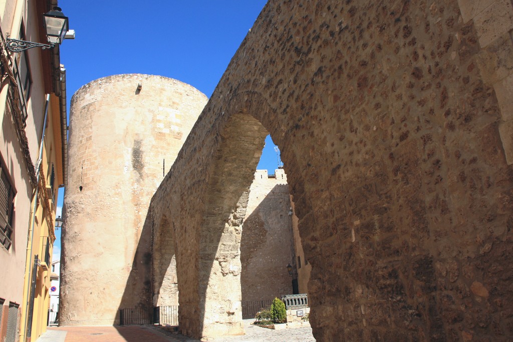Foto: Acueducto y torre medieval - Segorbe (Castelló), España