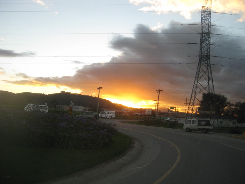 Foto: Amanecer vía a Chinchiná Cds.2 - Vía a Chinchiná (Caldas), Colombia