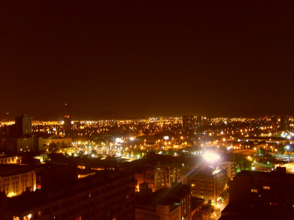Foto: Mirada al oriente desde calle Sto Domingo - Santiago (Región Metropolitana), Chile