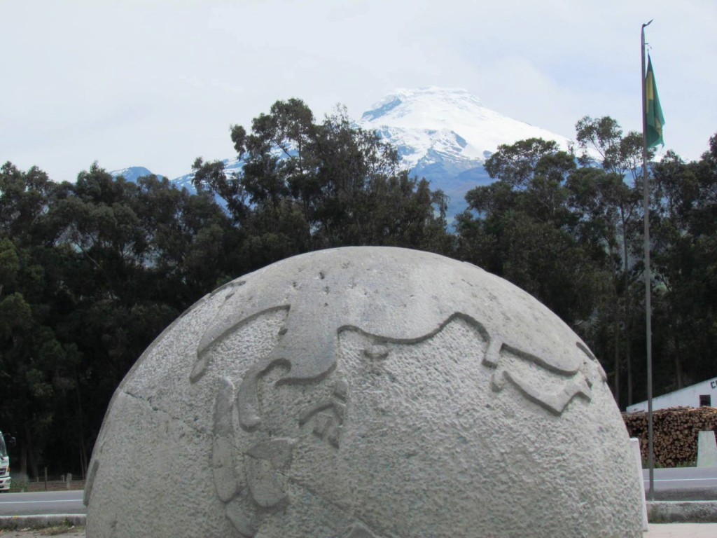 Foto: Volcán Cayambe y la linea de Ecuador - Cayambe (Pichincha), Ecuador