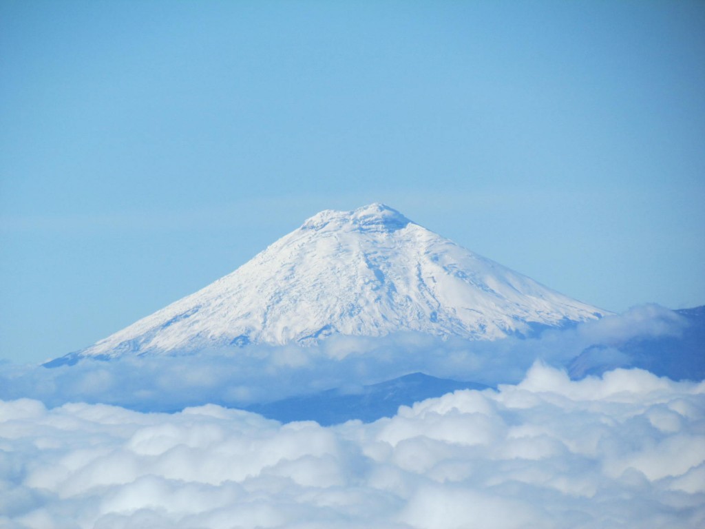 Foto: Cotopaxi desde Cayambe - Cayambe (Pichincha), Ecuador