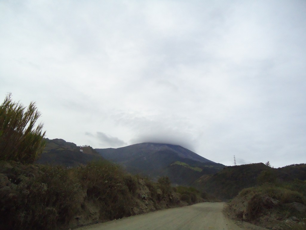 Foto: Volcan en su plenitud. - Via a Riobamba (Tungurahua), Ecuador